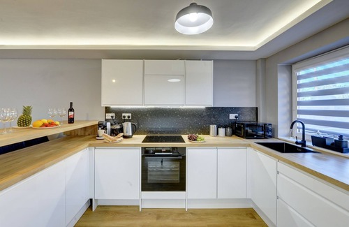 Rugby House | Modern 2BR House & Private Parking & Kid-friendly