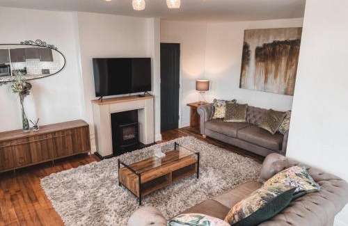 St. Saviour Apartment | Modern 2BR Jersey Home Free WiFi & Parking for 2