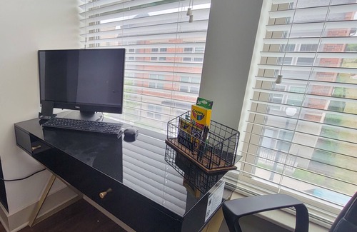 Detroit Apartment | Modern 2BR Near Downtown – 6 Min Walk
