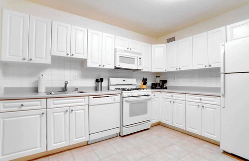 Pentagon City Apartment | Modern 2BR Oasis Near D.C. | Pool Access