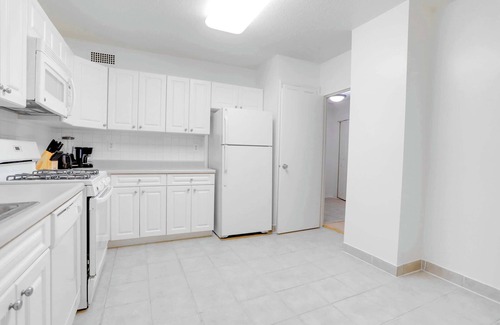 Pentagon City Apartment | Modern 2BR Oasis Near D.C. | Pool Access