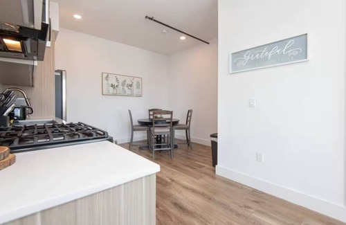 Del Rey Apartment | Modern 2BR Penthouse with Gym, Rooftop Pool, Patio & great View -Venice/MDR