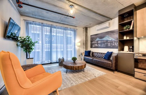Cite Multimedia Apartment | Modern 2BR Suite Old Montreal B4