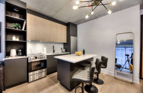 Cite Multimedia Apartment | Modern 2BR Suite Old Montreal B4