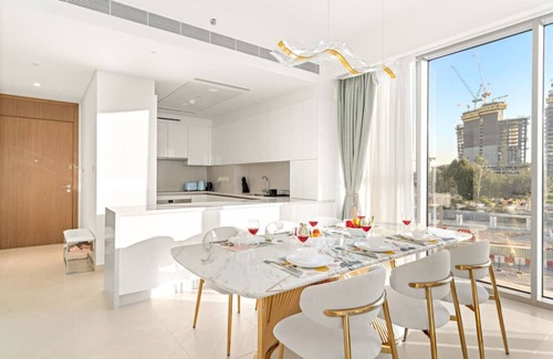 Al Safa Apartment | Modern 2BR w/Canal & Skyline Views near Downtown Dubai