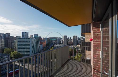 Wembley Park Apartment | Modern 2BR Wembley Apartment Stadium Views and Balcony
