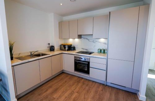 Wembley Park Apartment | Modern 2BR Wembley Apartment Stadium Views and Balcony