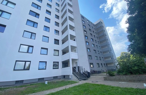 Hochheide Apartment | Modern 3.5 room apartment with balcony, elevator