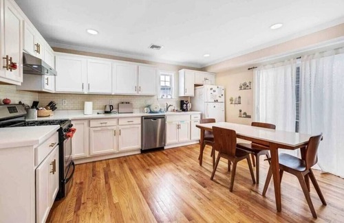 Stamford House | Modern 3 Bdrm Home w/Parking, Park Views, Backyard, King Bed | Near.