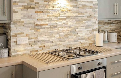 Meltham House | Modern 3-Bed Getaway | Family-Friendly | Close to Peak District