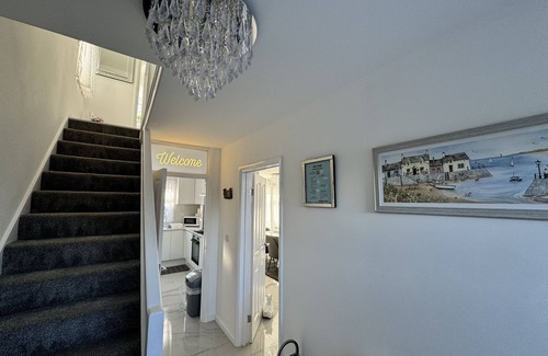 Canterbury House | Modern 3-Bed Hideaway Near Westgate With Parking