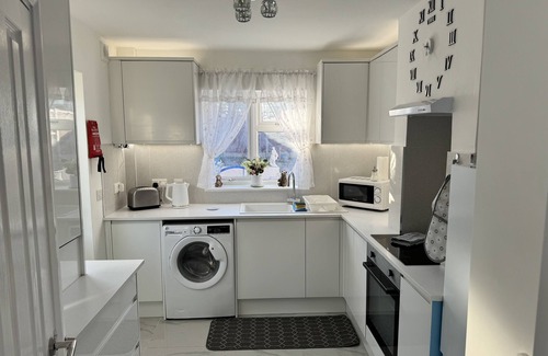 Canterbury House | Modern 3-Bed Hideaway Near Westgate With Parking