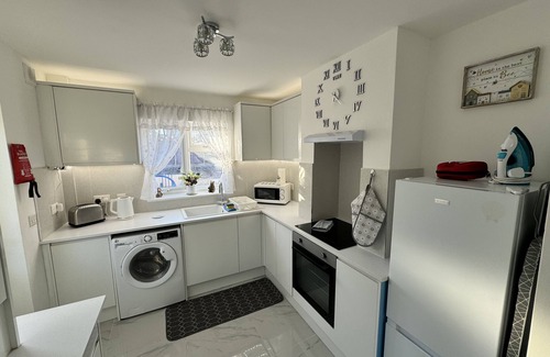 Canterbury House | Modern 3-Bed Hideaway Near Westgate With Parking