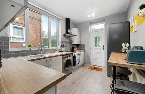 Sheffield House | Modern 3 bed House in Sheffield - Sleeps 7