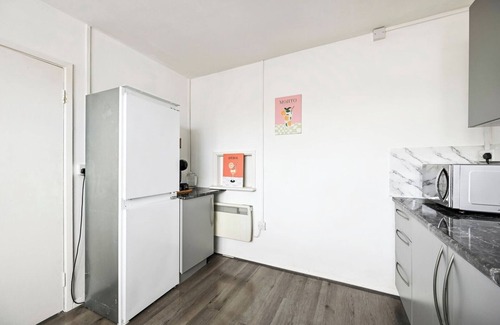 Epping Apartment | Modern 3-Bed Maisonette | Epping High St | Parking