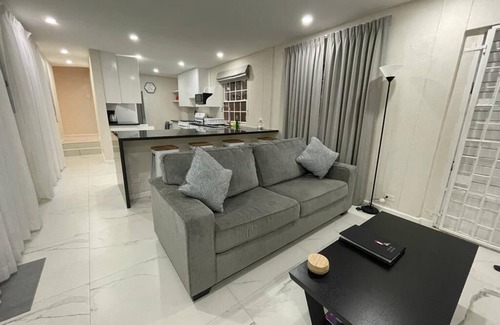 Sunset Crest Villa | Modern 3 Bed Villa with Large Private Pool - 5 minutes to the Beach!