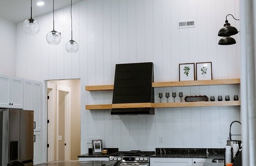 Marietta House | Modern 3-bedroom house with AC and WiFi in enchanting Slater-Marietta