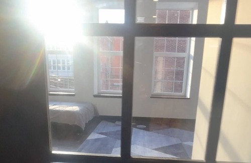Downtown Baltimore Apartment | Modern 3-bedroom apartment in marvelous Baltimore with AC