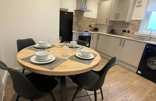 Hamilton Apartment | Modern 3 bedroom fully equipt apartment in Hamilton