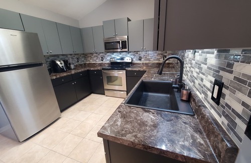 Murfreesboro House | Modern 3 Bedroom Home in Quiet Friendly Neighborhood. Prime Location!