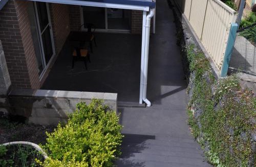 Katoomba Villa | Modern 3-bedroom Katoomba townhouse (nature view)