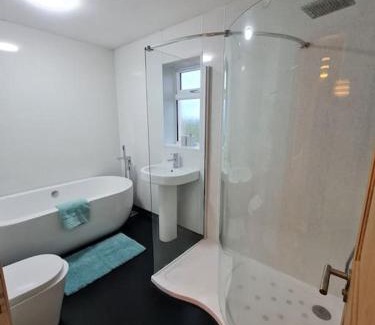 Benbecula House | Modern 3 Bedroom Property centrally based