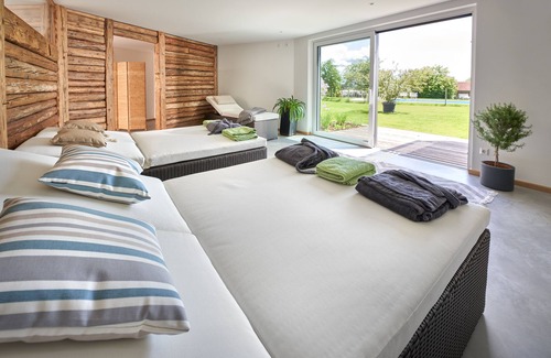 Bitzenhofen Apartment | Modern 3-room country house apartment for couples and families