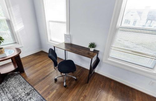 Riverside Terrace House | Modern 3BD Getaway Close to Downtown& NRG I Wi-Fi & Parking