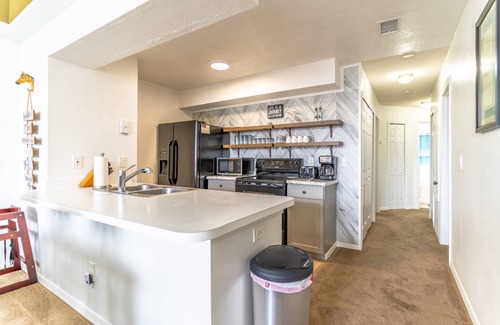 Campbell Condo | Modern 3BR Condo at Royal Palm Bay | Sleeps 8