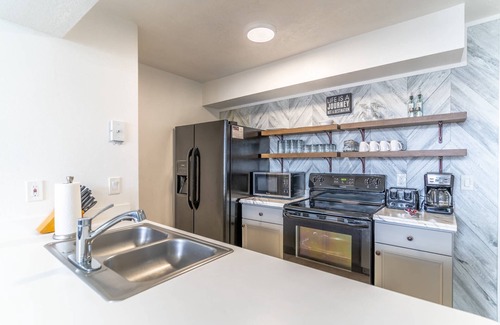 Campbell Condo | Modern 3BR Condo at Royal Palm Bay | Sleeps 8