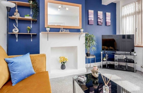Luton House | Modern 3BR Contractor House. Parking, Wifi + M1
