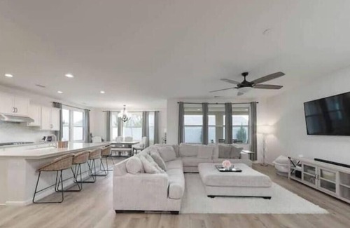 Greenacres House | Modern 3BR Home Gated Community