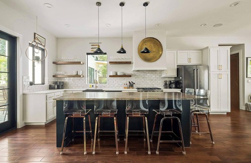 Chestnut House | Modern 3BR Home | Mins to DT ATX & UT | Balcony