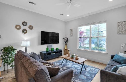 Oak Cliff Apartment | Modern 3BR in Bishop Arts - Walk to Shops & Dining Duplex