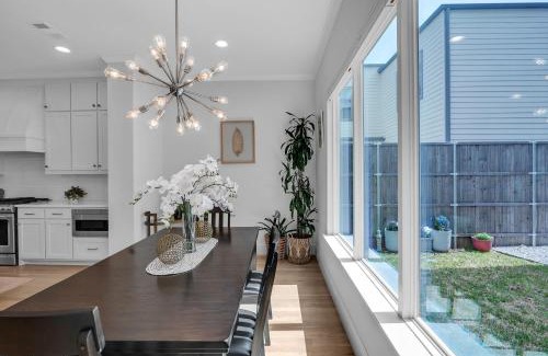 Oak Cliff Apartment | Modern 3BR in Bishop Arts - Walk to Shops & Dining Duplex