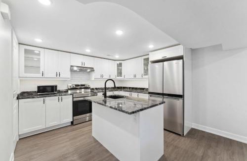 Bells Corners Apartment | Modern 3BR Suites
