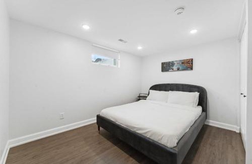 Bells Corners Apartment | Modern 3BR Suites