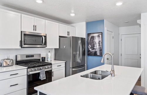 Lehi House | Modern 3BR Townhome in Lehi UT