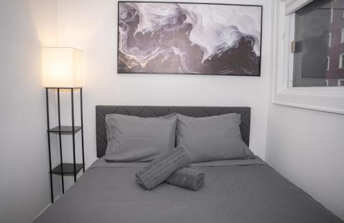 Hoboken House | Modern 3BR Townhouse with Private Rooftop & Parking Minutes to NYC