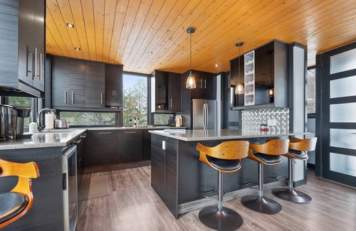 Algonquin Highlands House | Modern 4 bd, 3 bath Cottage on Boshkung Lake, Haliburton