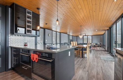 Algonquin Highlands House | Modern 4 bd, 3 bath Cottage on Boshkung Lake, Haliburton