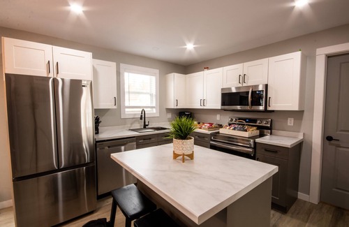 Grafton House | Modern 4 bedroom, 2 living room overlooking creek