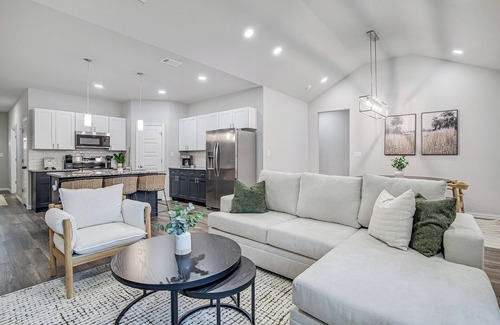 Crowley House | Modern 4-Bedroom Home Close to Downtown Crowley!