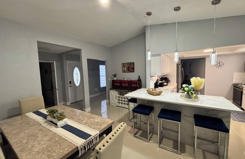 Lake Sarasota House | Modern 4-bedroom house with Heated Pool and Outdoor Firepit in Sarasota.