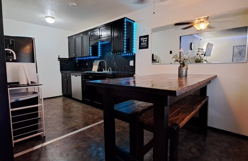 Idaho Falls House | Modern - 4 Bedroom - Pool Table- No Chores - No Contact Check In-