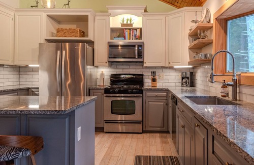 Mount Vernon House | Modern 4 BR Waterfront Lake House, beautiful Belgrade Lakes Area, Mt. Vernon, ME