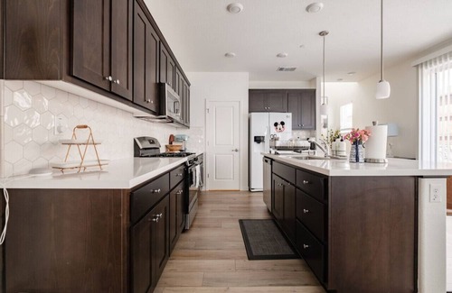 Folsom House | Modern 4BD/3BA Luxury Home