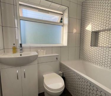 Braintree House | Modern 4Bed Contractor Home