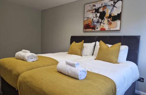 Braintree House | Modern 4Bed Contractor Home