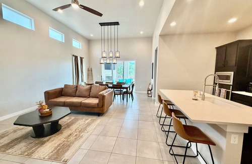 Las Cruces House | Modern 4BR, 3 King Beds + Full Near Red Hawk